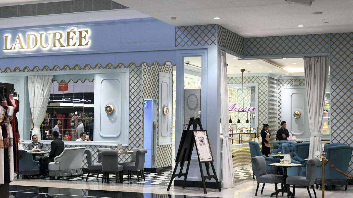 Abu Dhabi Restaurants Remove Partitions, Dine in Public View during Ramadan Fasting Hours