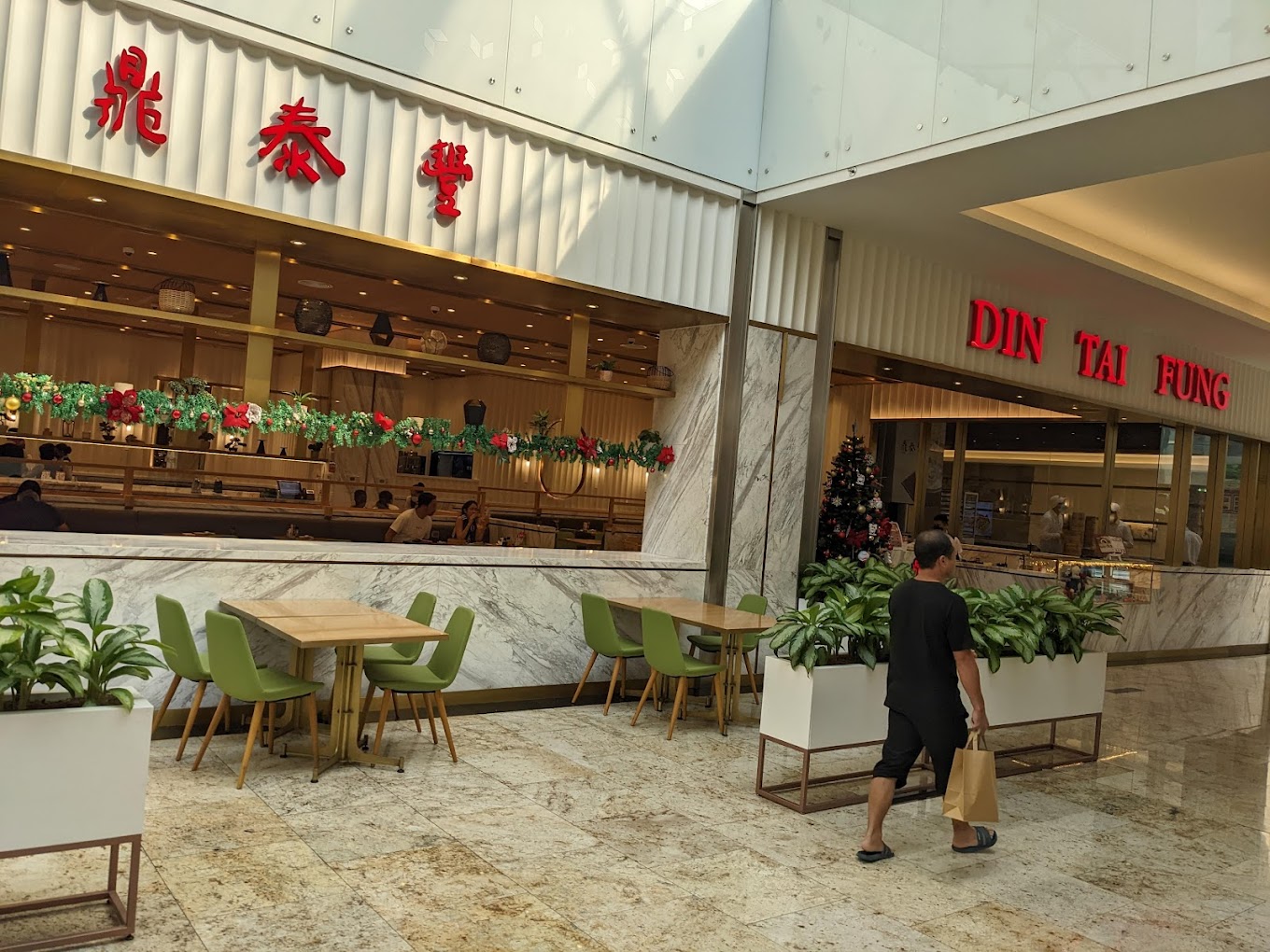 Din Tai Fung in Jumeirah, Dubai, UAE Customer Care phone Number, Email, Address, How to Order, Reach by Bus / Metro?