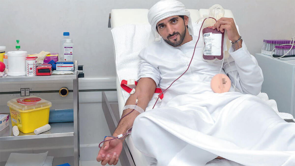 Hamdan bin Mohammed Al Maktoum-Dubai Ruler Rashid Al Maktoum donating blood in UAE